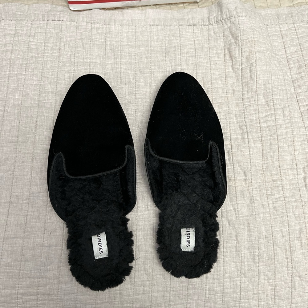 Like new Birdies faux fur lined mules